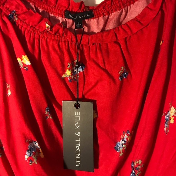 Red flowered off the shoulder blouse - Picture 3 of 4